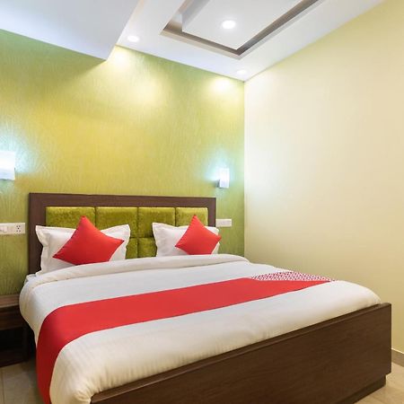 ניו דלהי Super Oyo Hotel O Red Stone Inn מראה חיצוני תמונה