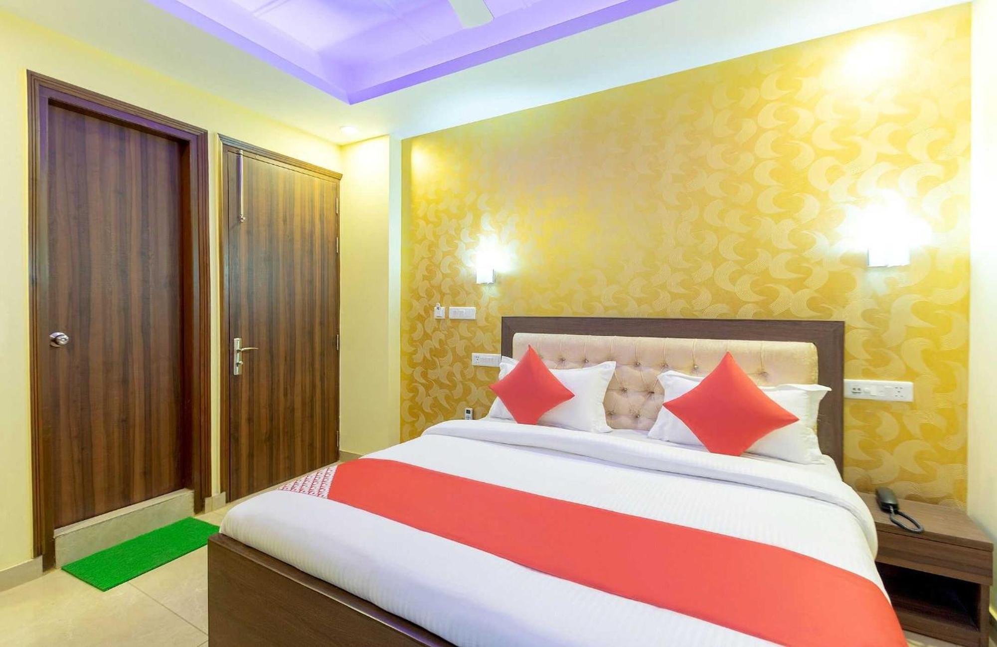 ניו דלהי Super Oyo Hotel O Red Stone Inn מראה חיצוני תמונה