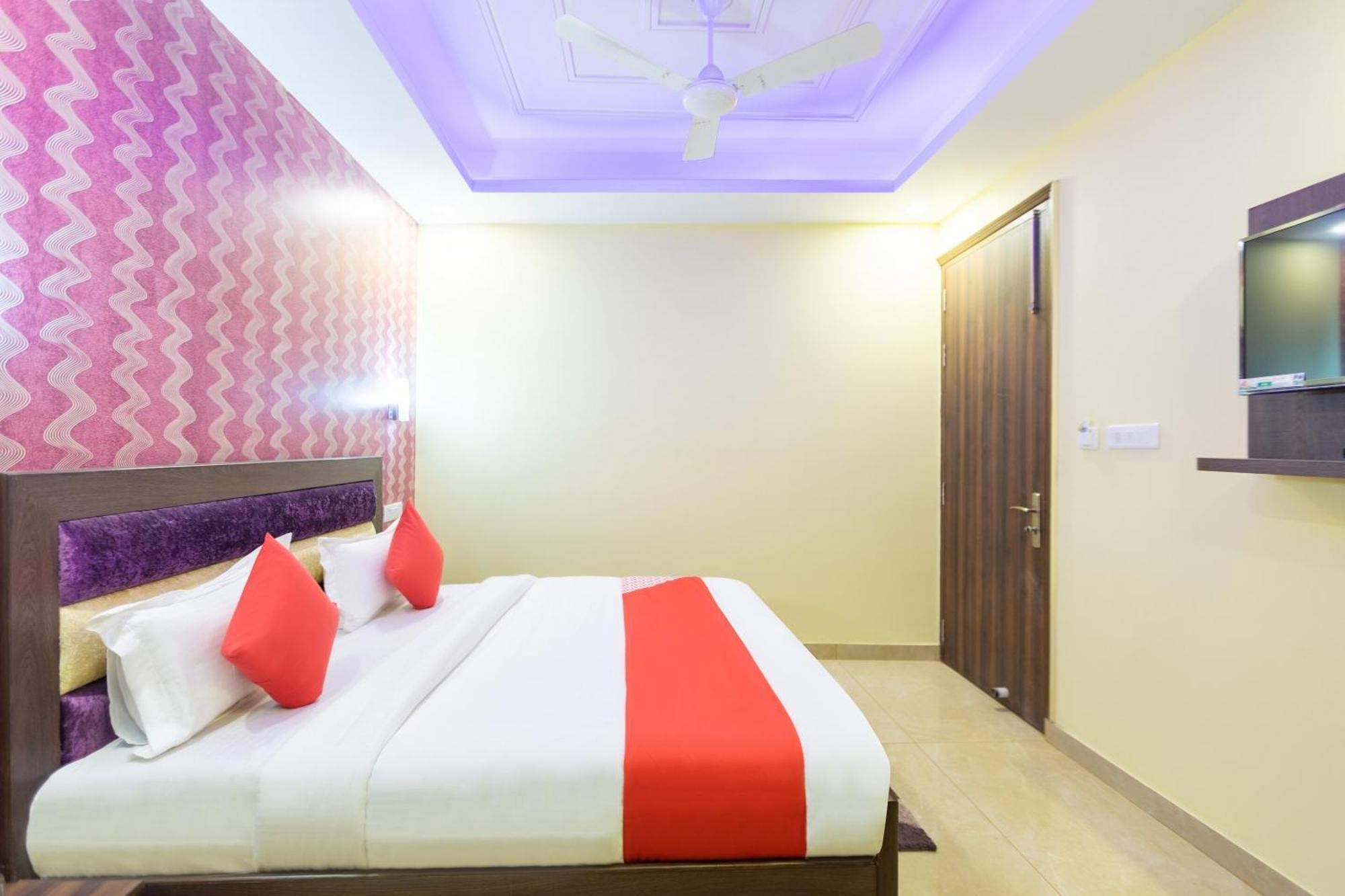ניו דלהי Super Oyo Hotel O Red Stone Inn מראה חיצוני תמונה