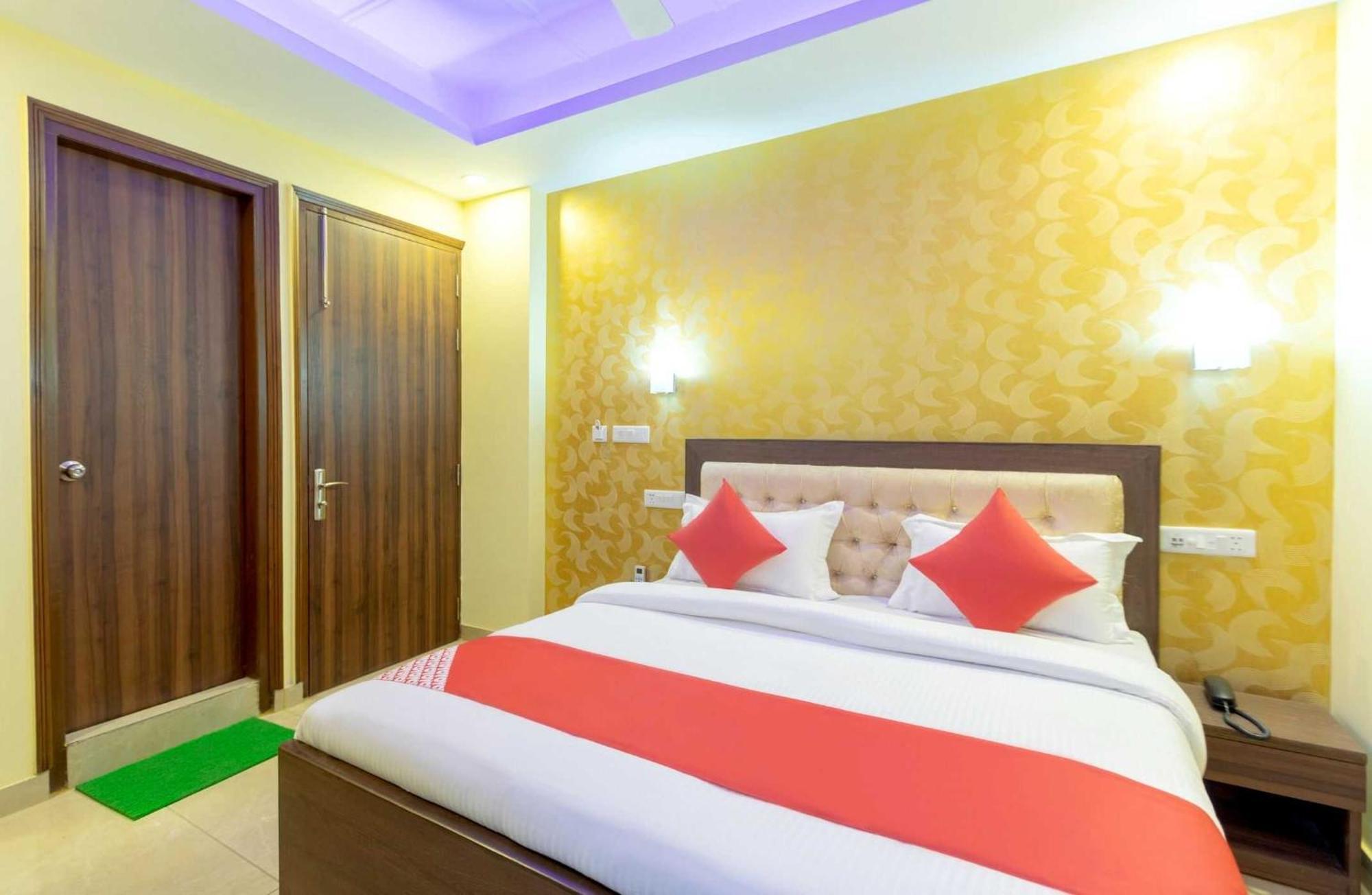 ניו דלהי Super Oyo Hotel O Red Stone Inn מראה חיצוני תמונה