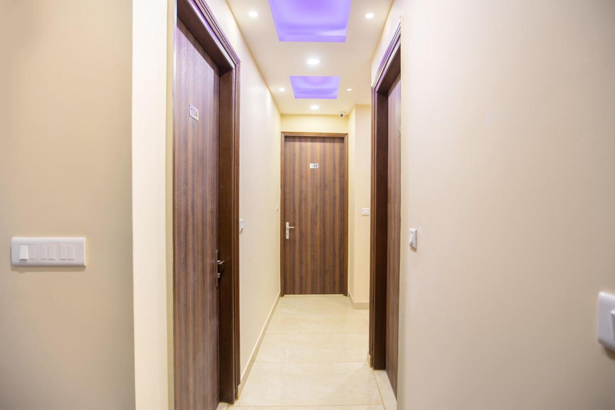 ניו דלהי Super Oyo Hotel O Red Stone Inn מראה חיצוני תמונה