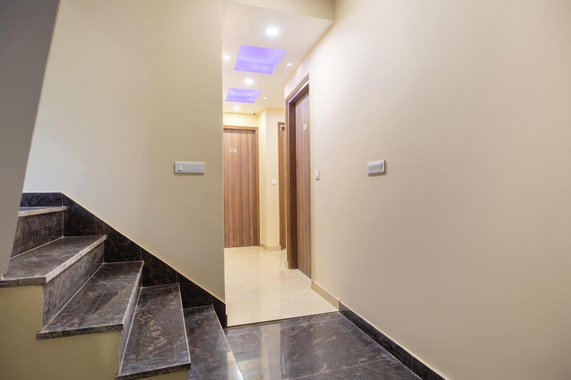 ניו דלהי Super Oyo Hotel O Red Stone Inn מראה חיצוני תמונה