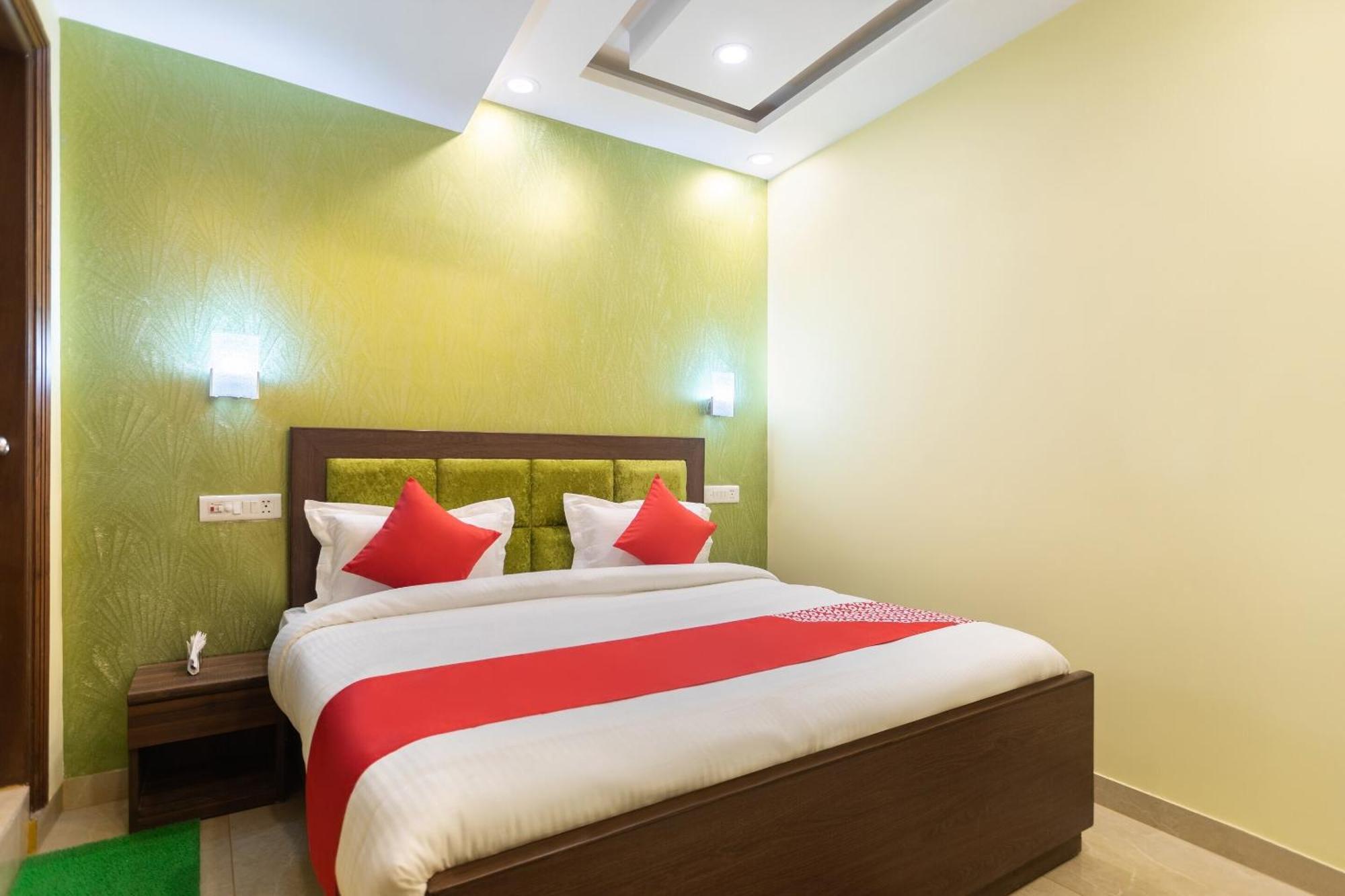 ניו דלהי Super Oyo Hotel O Red Stone Inn מראה חיצוני תמונה