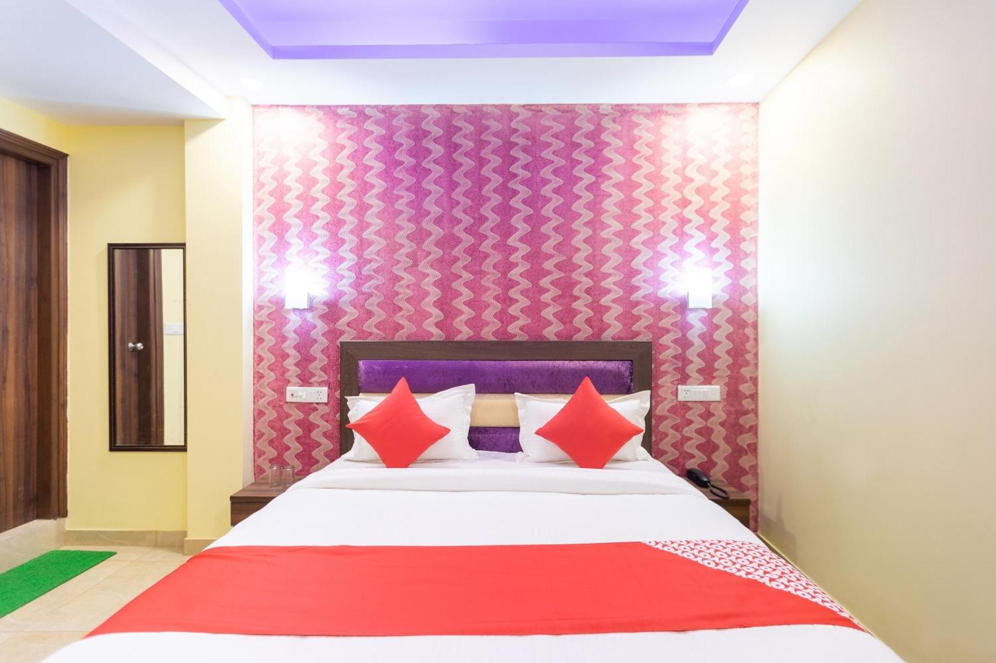 ניו דלהי Super Oyo Hotel O Red Stone Inn מראה חיצוני תמונה